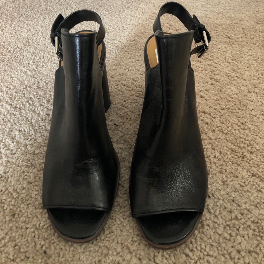 Leather peep toe heeled sandal